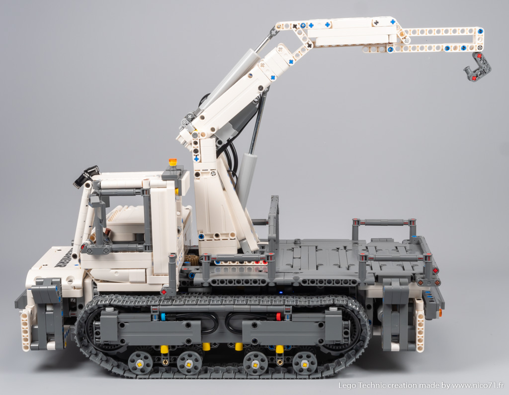 lego-42100-model-c-tracked_carrier-14.jpg