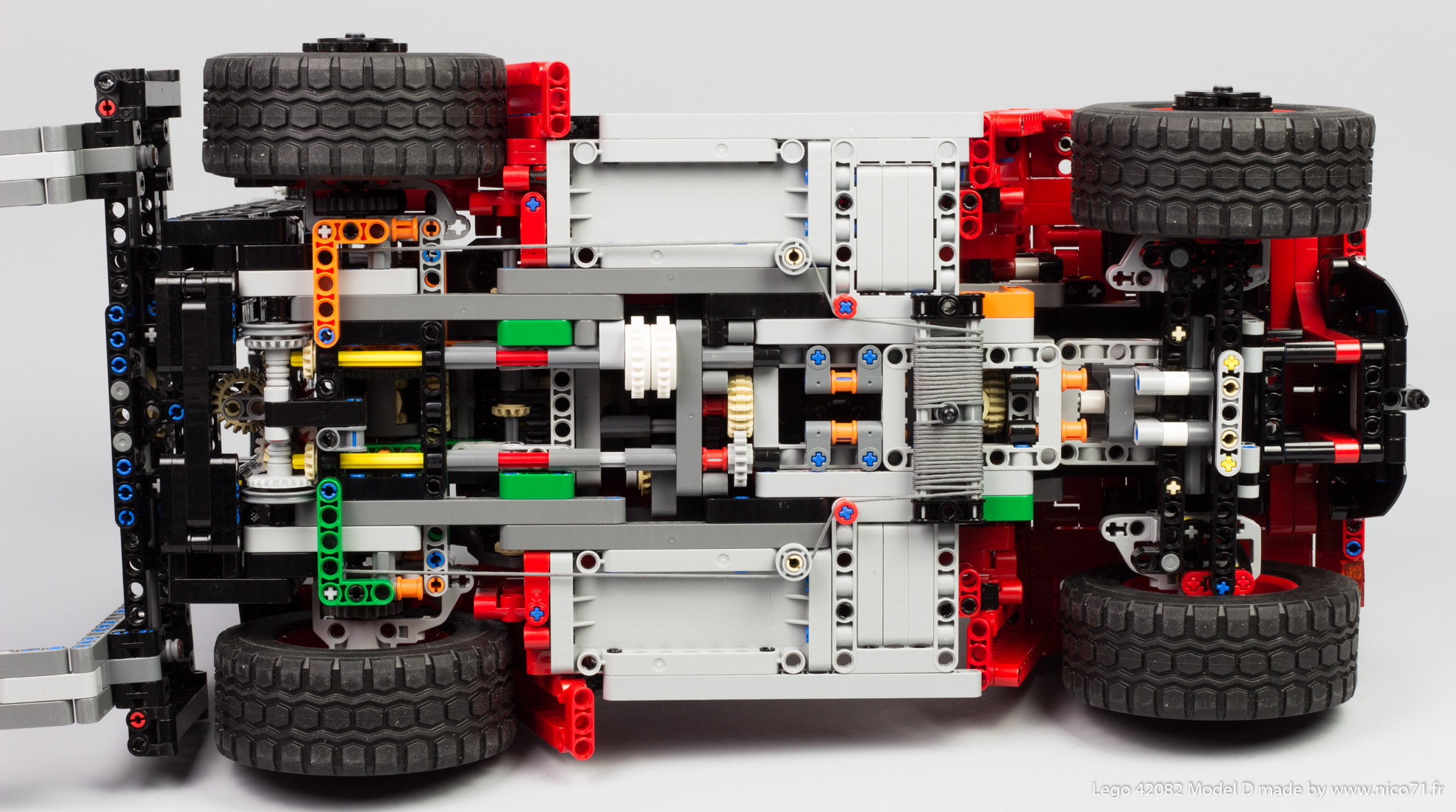 Lego-42082-Model-D-Heavy-Forklift-10