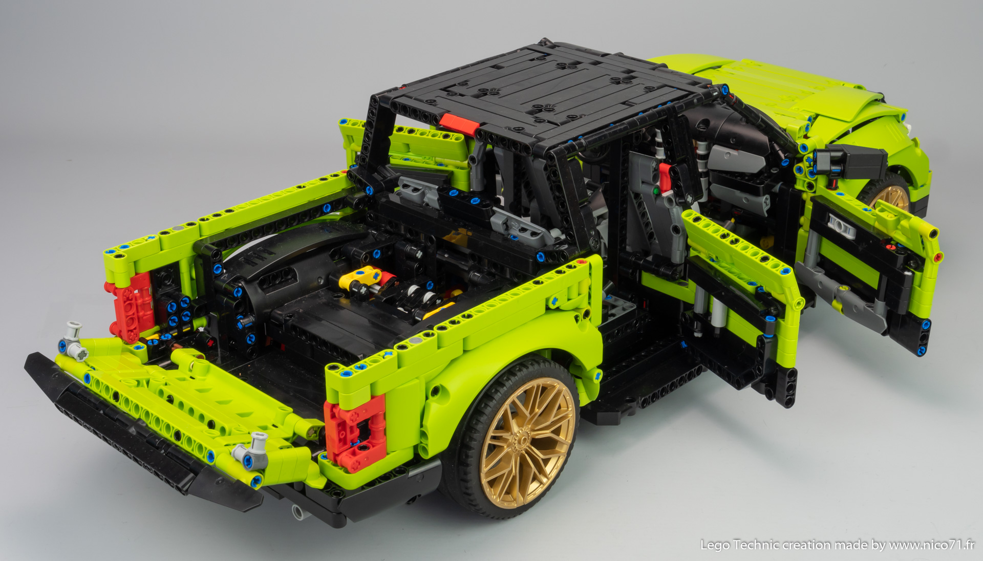 Lego-42115-Model-B-Ford-F150-11