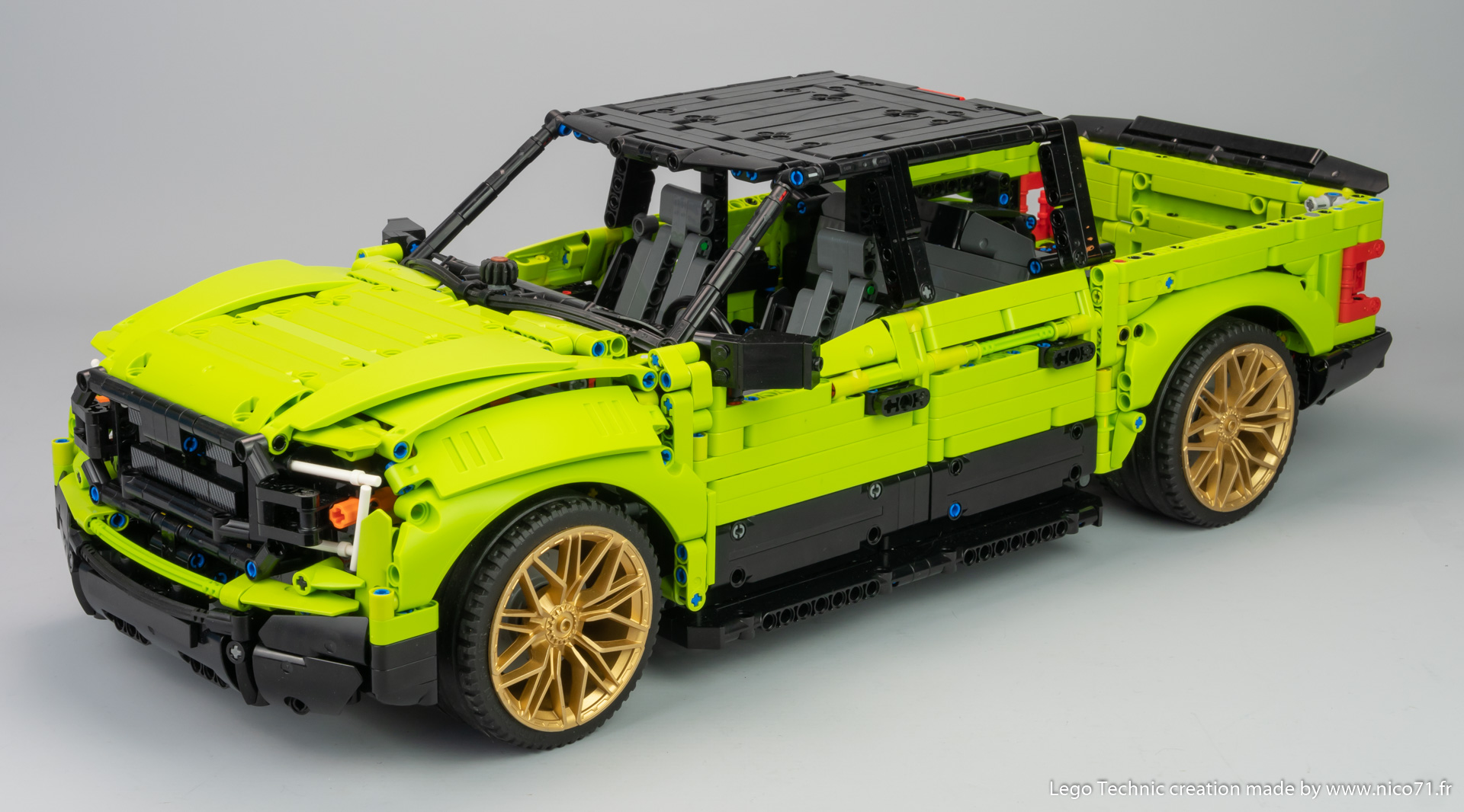 Lego-42115-Model-B-Ford-F150-2