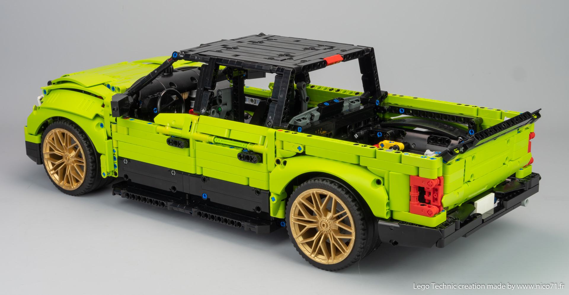 Lego-42115-Model-B-Ford-F150-3