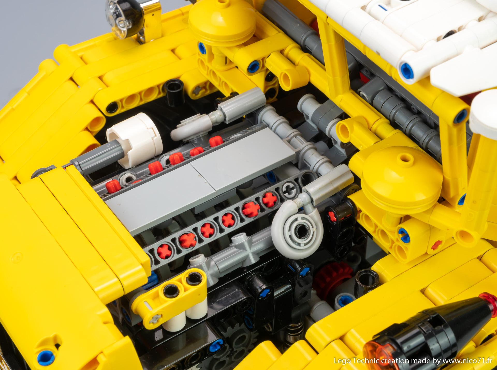 Lego-Berliet-T100-16