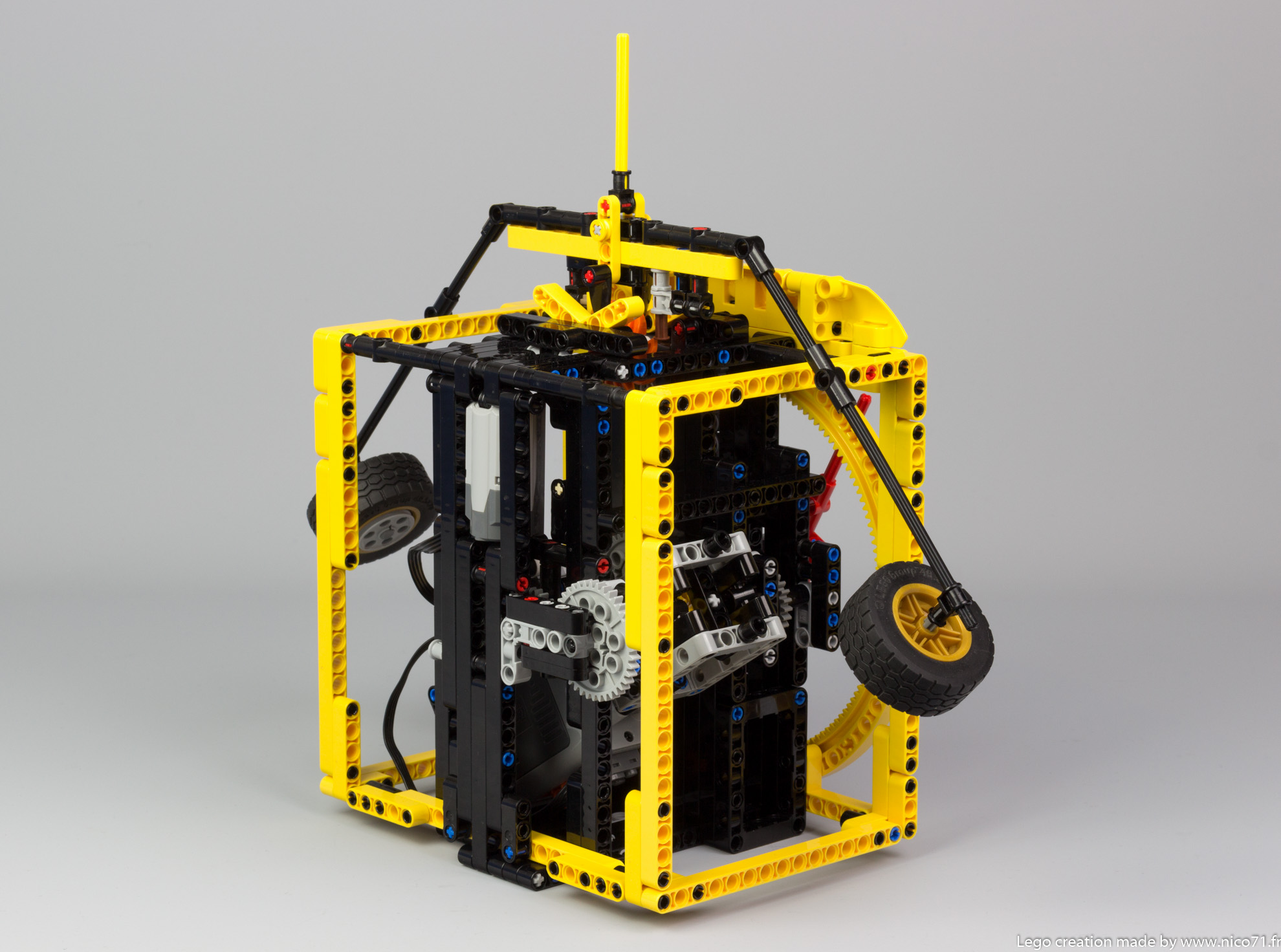 Lego-Technic-Balance-Clock-5