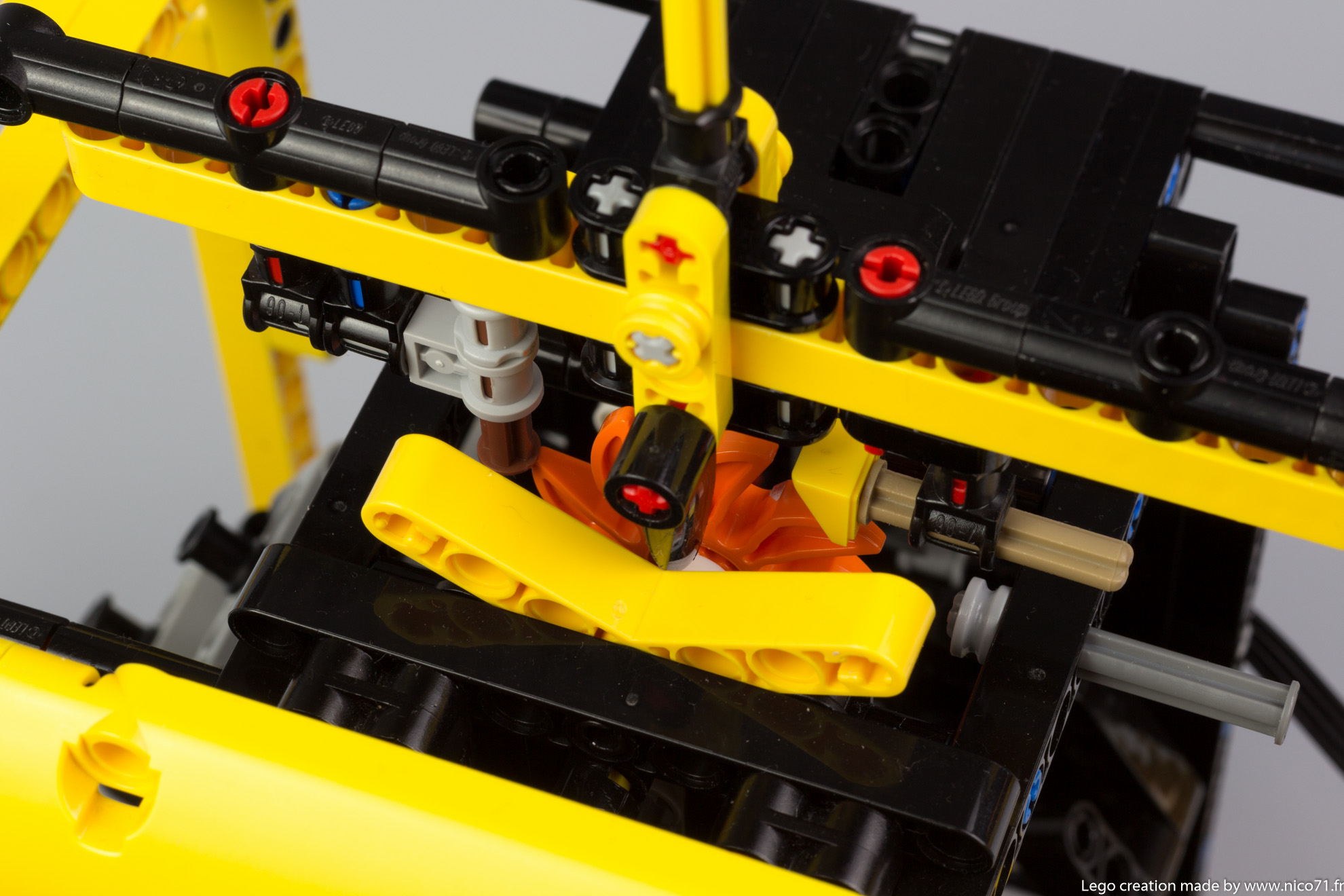 Lego-Technic-Balance-Clock-8