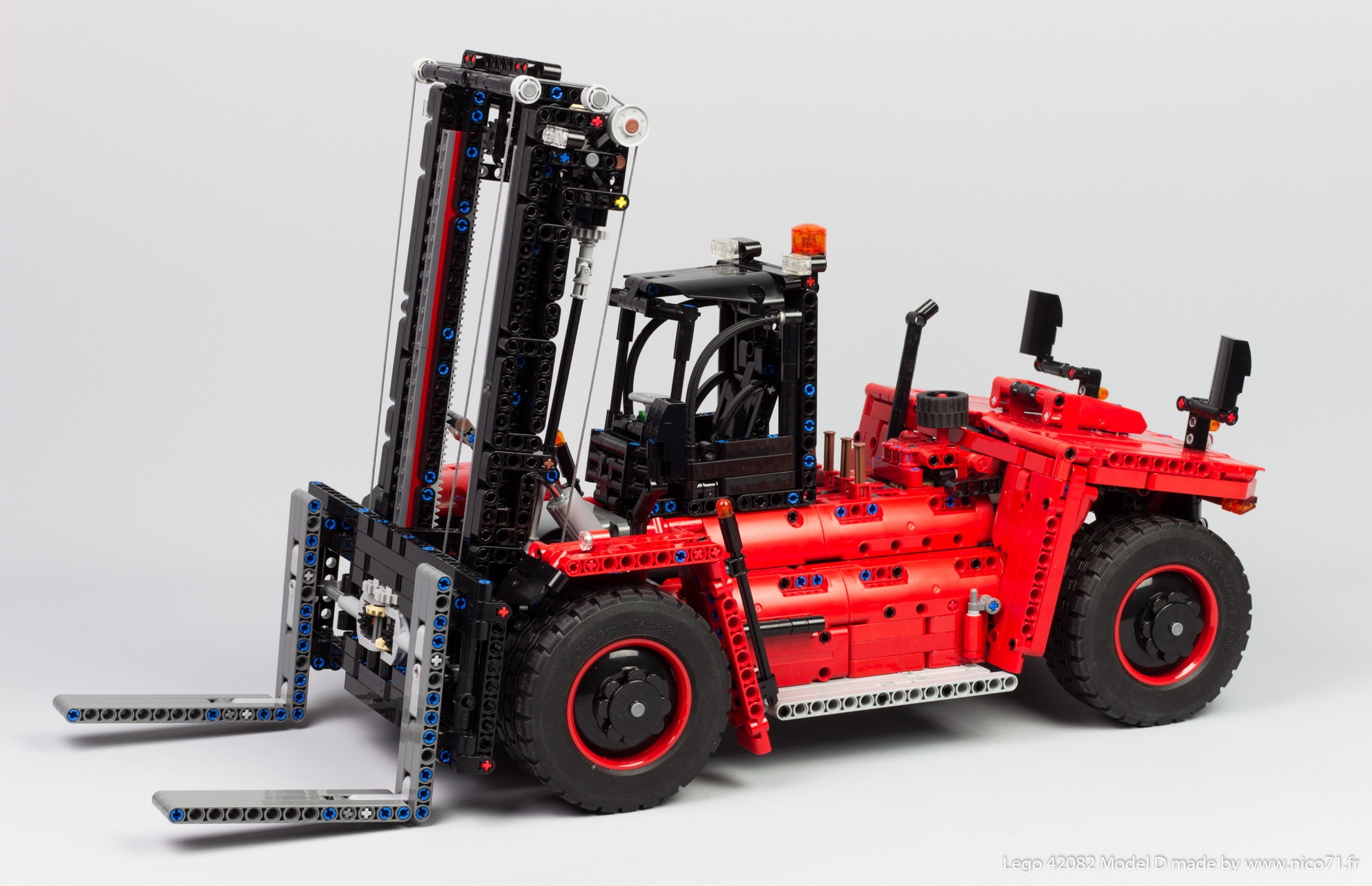 Heavy Forklift Truck in Lego Technic