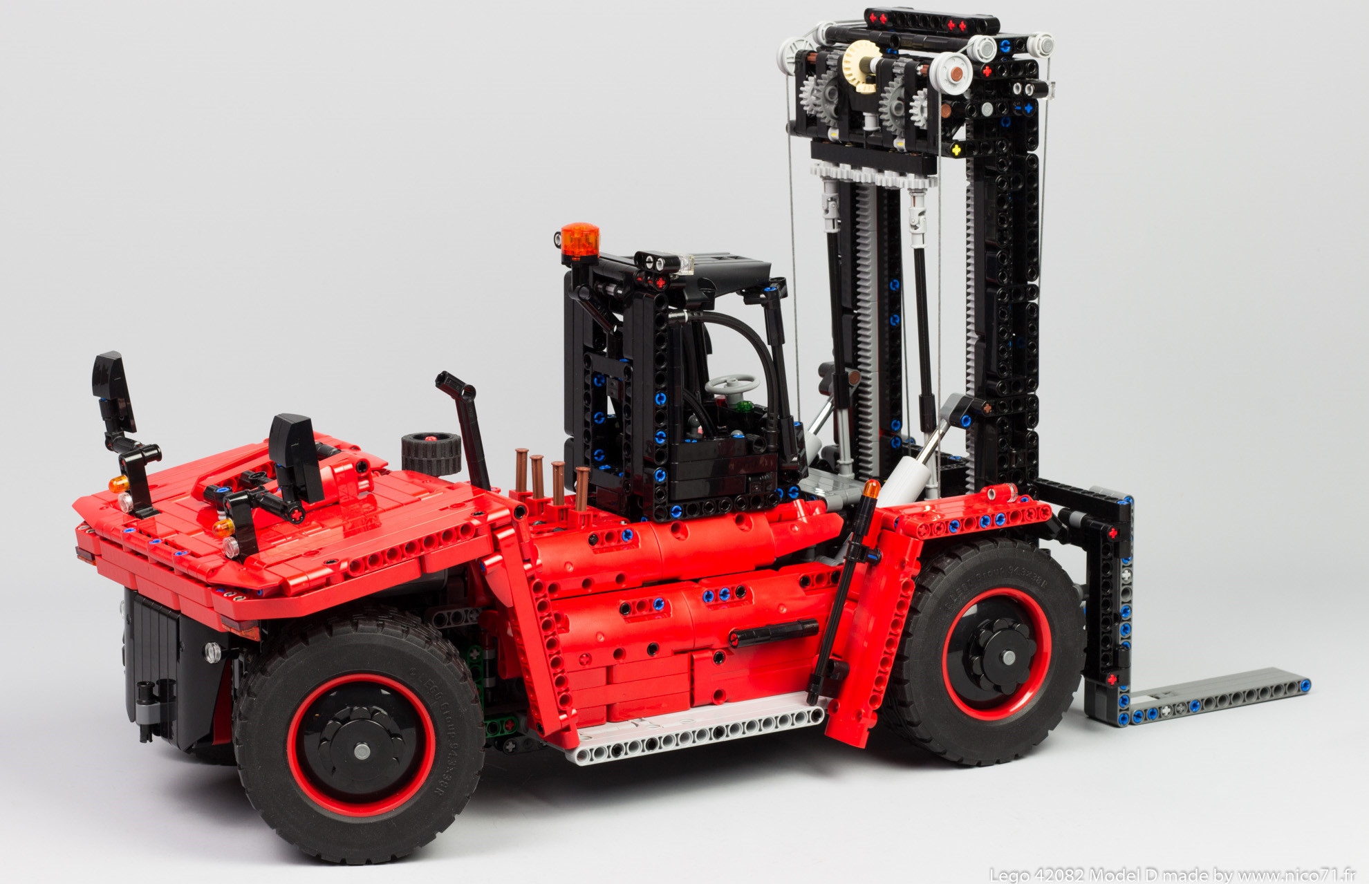 42082 D – Forklift Truck – Nico71's Technic Creations